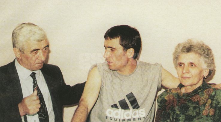 Gică Hagi, alături de tatăl Iancu și mama Chirata