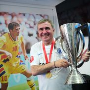 Hagi și trofeul Superligii