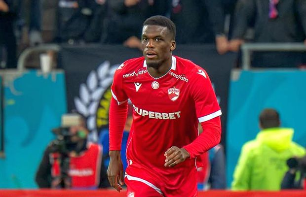 Josue Homawoo semnează! » Un salt spectaculos la salariu pentru fostul apărător central al lui Dinamo