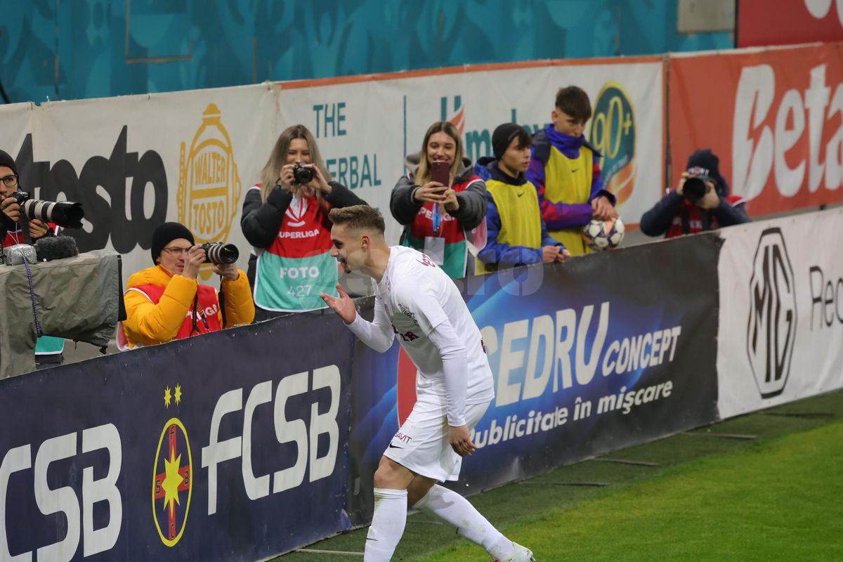 Louis Munteanu, întrebat direct despre transfer, după ce a fost urmărit de scouterii Parmei la FCSB - CFR: „Pregătit sunt mereu”