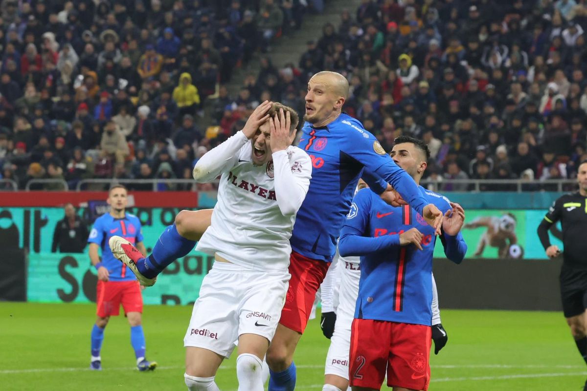 A văzut penalty în prima repriză la FCSB - CFR Cluj: „Lovește adversarul înainte să joace mingea”