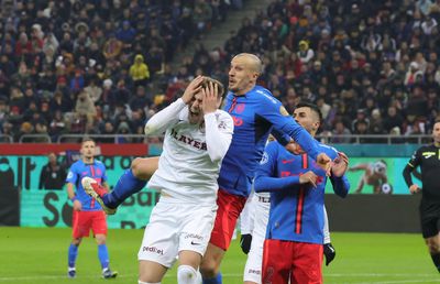 A văzut penalty în prima repriză la FCSB - CFR Cluj: „Lovește adversarul înainte să joace mingea”