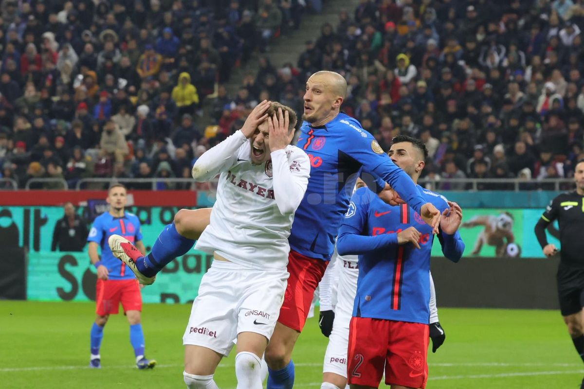A văzut penalty în prima repriză la FCSB - CFR Cluj: „Lovește adversarul înainte să joace mingea”