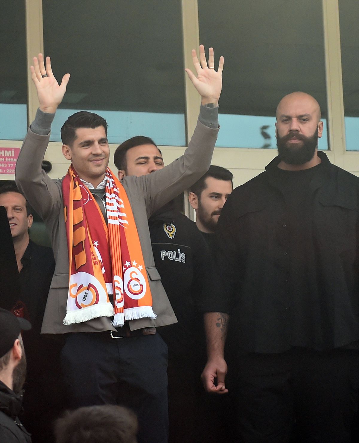 Mii de fani ai lui Galatasaray l-au așteptat pe Alvaro Morata la aeroport