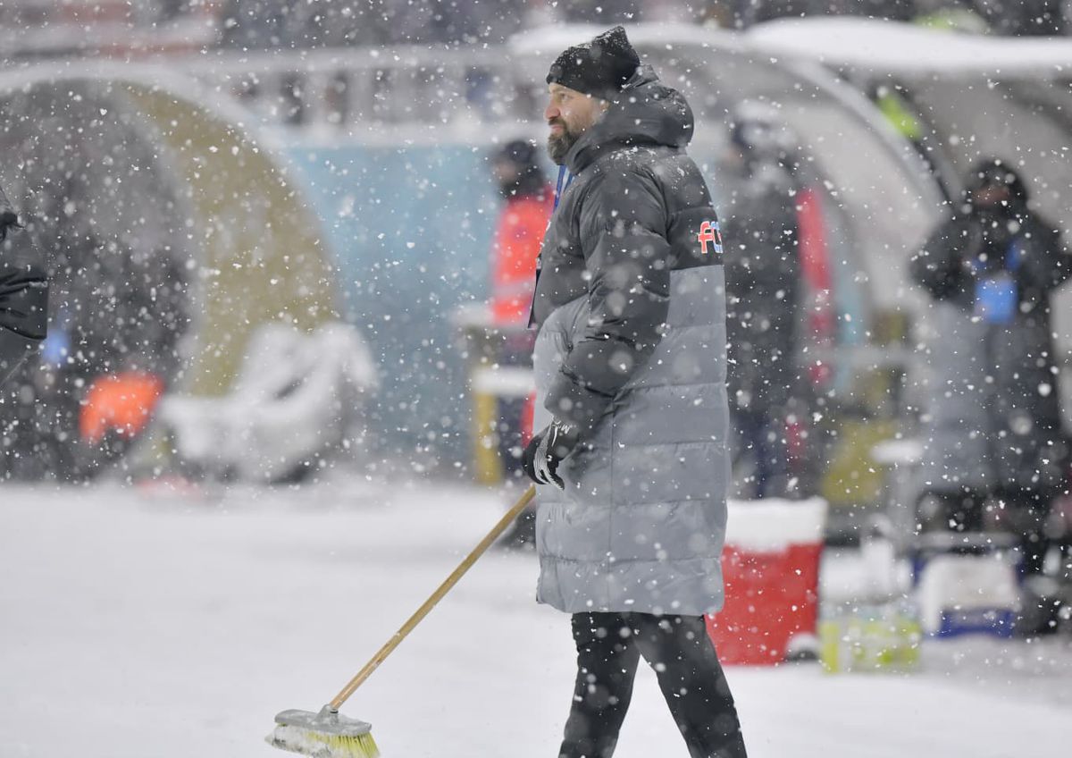 Cu buza rănită, Darius Olaru a strigat ironic la interviu: „Am simulat din nou!”