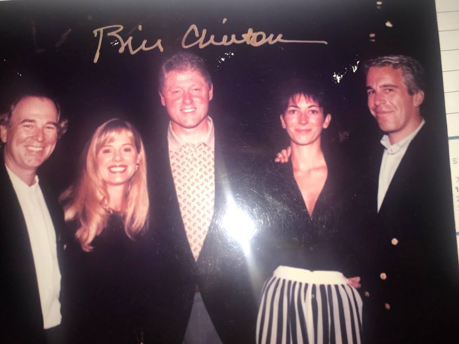 Fostul președinte BILL CLINTON a fost fotografiat braț la braț cu GHISLAINE MAXWELL și JEFFREY EPSTEIN „Cum să te văd într-o ținută mulată de piele?” » Șeful Jocurilor Olimpice 2028, mailuri cu partenera lui Jeffrey Epstein