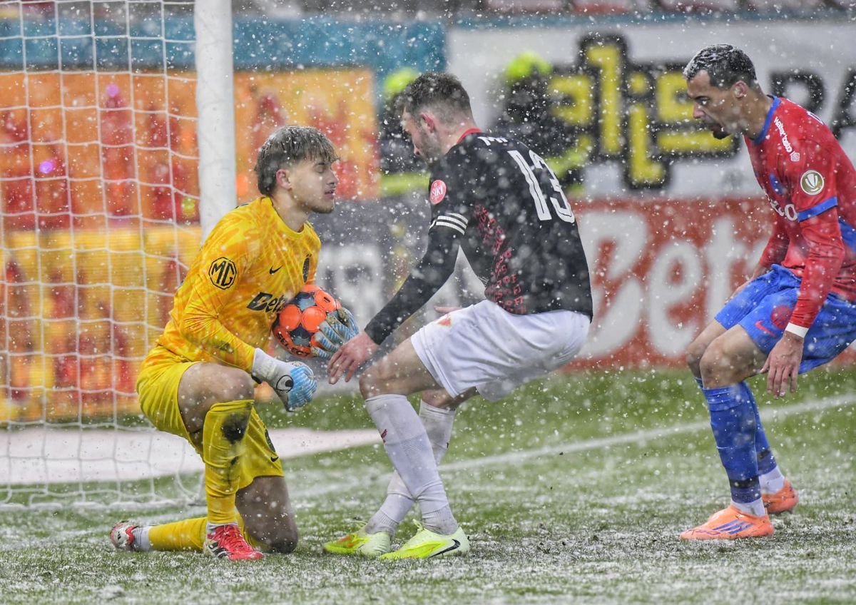 Matei Popa a debutat la FCSB cu un „clean sheet” și a dat declarația serii: „I-am zis să stea aproape de ambulanță”