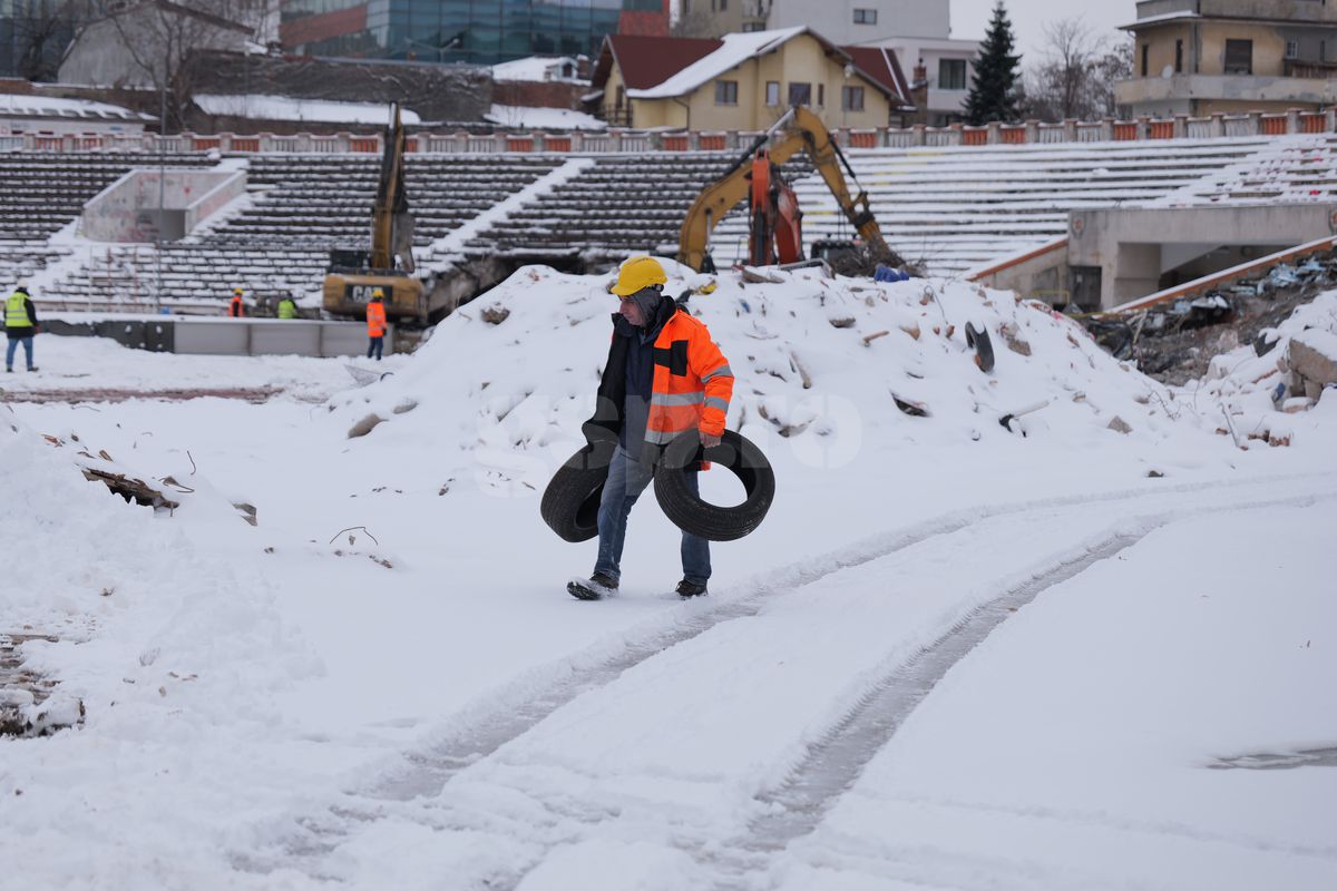 Se lucrează într-un ritm uluitor la Stadionul Dinamo: arena din Ștefan cel Mare este deja 50% demolată » GSP a intrat pe șantier