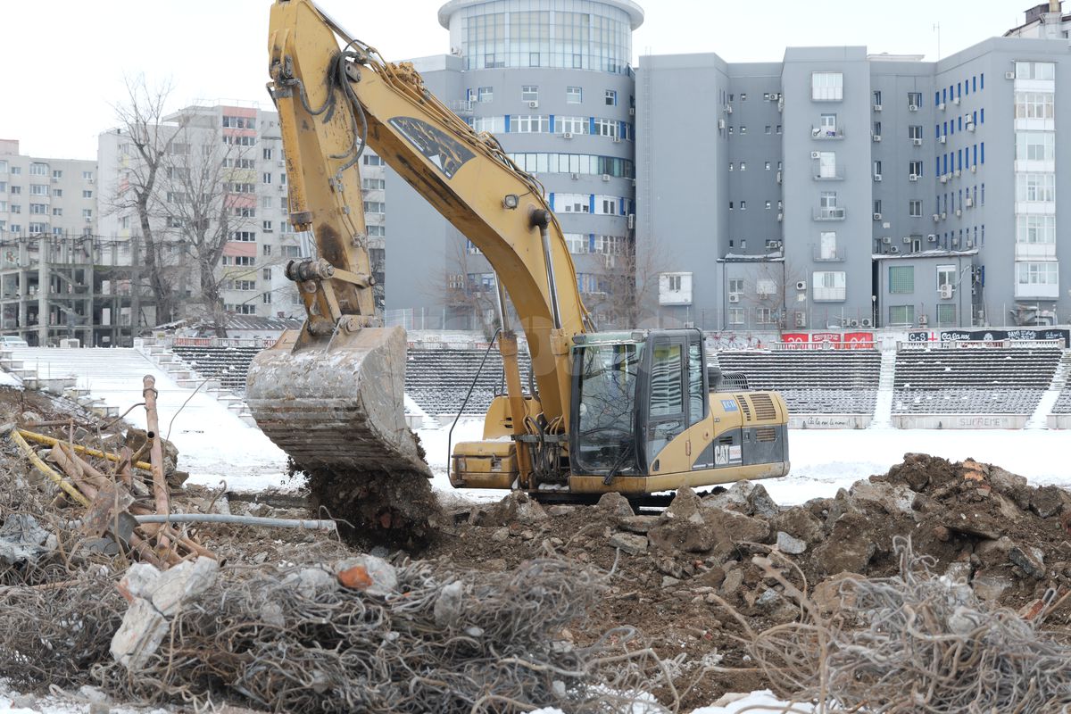 Se lucrează într-un ritm uluitor la Stadionul Dinamo: arena din Ștefan cel Mare este deja 50% demolată » GSP a intrat pe șantier