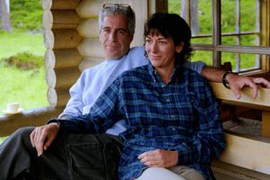 „Cum să te văd într-o ținută mulată de piele?” » Șeful Jocurilor Olimpice 2028, mailuri cu partenera lui Jeffrey Epstein