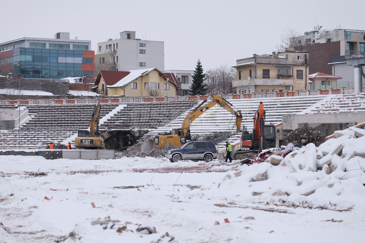 Se lucrează într-un ritm uluitor la Stadionul Dinamo: arena din Ștefan cel Mare este deja 50% demolată » GSP a intrat pe șantier