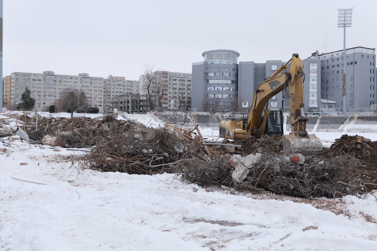 Se lucrează într-un ritm uluitor la Stadionul Dinamo: arena din Ștefan cel Mare este deja 50% demolată » GSP a intrat pe șantier