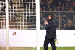 Anunț șocant al italienilor: ce a pățit fanul care a oprit meciul cu Cremonese! » E pericol la derby pentru Chivu