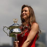 Elena Rybakina cu trofeul de la Australian Open Foto: Guliver/GettyImages