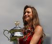 Elena Rybakina cu trofeul de la Australian Open Foto: Guliver/GettyImages