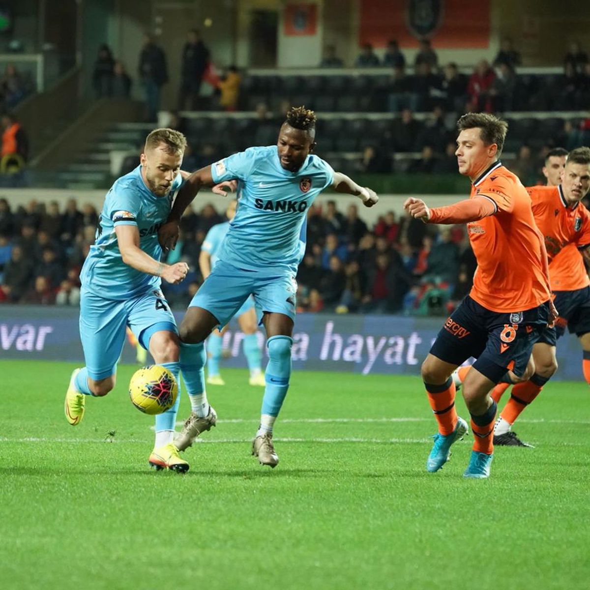 FOTO Șumudică a pierdut pe terenul formației lui Erdogan » Maxim, pasă de gol pentru Gaziantep