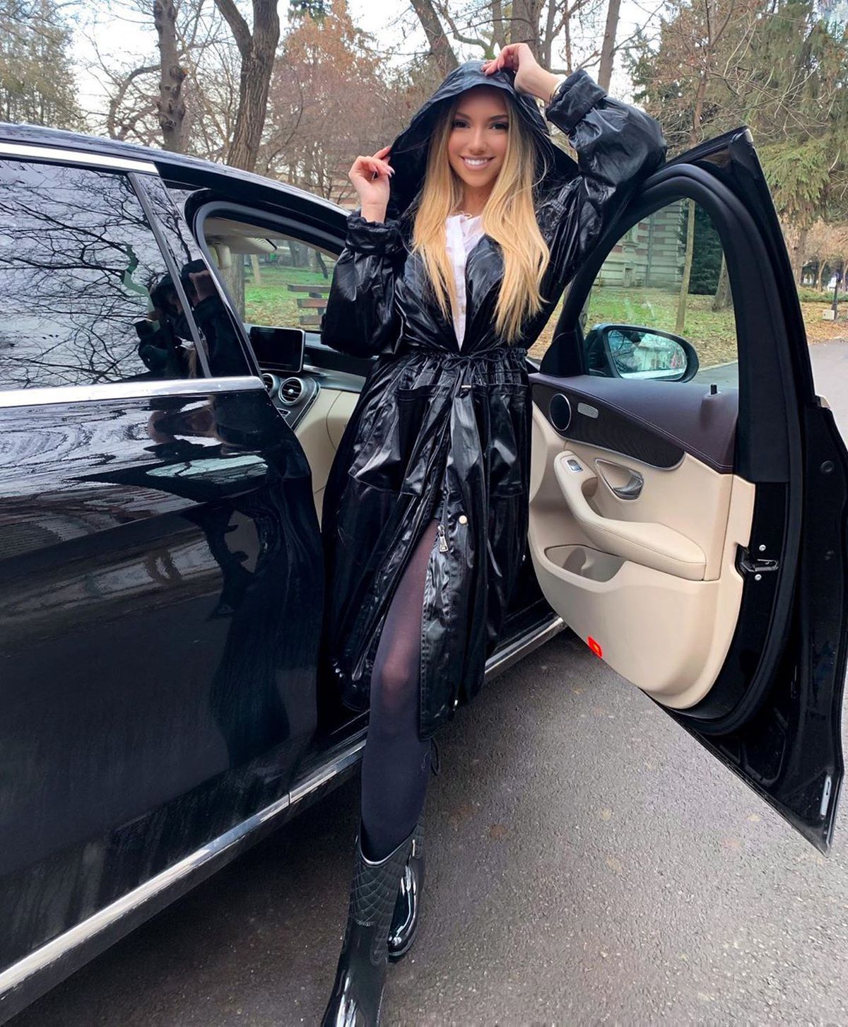 FOTO HOT N-a vrut să plece de la FCSB ca să se împace cu ea? Un stelist e din nou împreună cu una dintre cele mai sexy vedete din showbiz