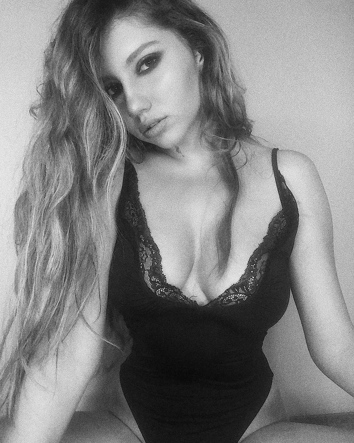 FOTO HOT N-a vrut să plece de la FCSB ca să se împace cu ea? Un stelist e din nou împreună cu una dintre cele mai sexy vedete din showbiz