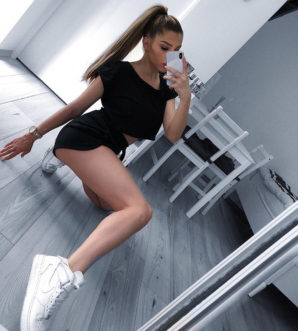 FOTO HOT N-a vrut să plece de la FCSB ca să se împace cu ea? Un stelist e din nou împreună cu una dintre cele mai sexy vedete din showbiz