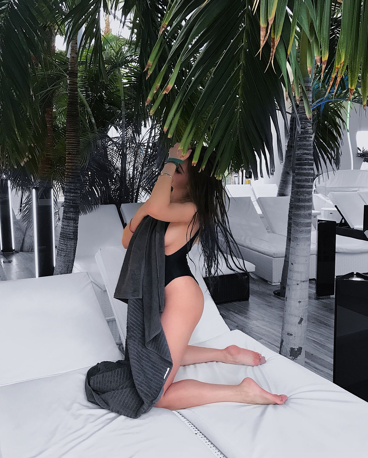 FOTO HOT N-a vrut să plece de la FCSB ca să se împace cu ea? Un stelist e din nou împreună cu una dintre cele mai sexy vedete din showbiz