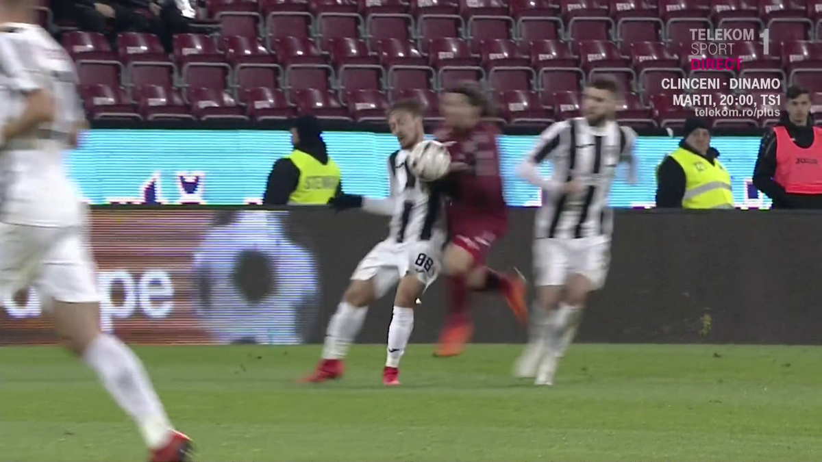 CFR CLUJ - ASTRA // Clujenii au cerut al doilea galben la Răduț! A încurcat arbitrul jucătorii?