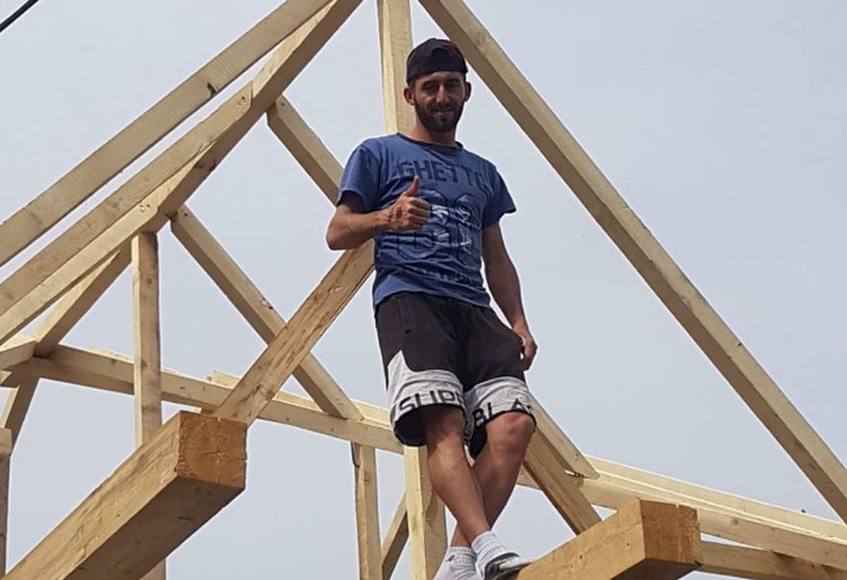 FOTO Povestea emoționantă a unui jucător din Liga 1: de 5 ani muncește la casa lui, după ce a trecut peste moartea tatălui » „Sunt mândru că o fac cu mâinile mele”