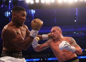 Oleksandr Usyk, campionul mondial la categoria grea, s-a alăturat fraților Klitschko și luptă să apere Kievul