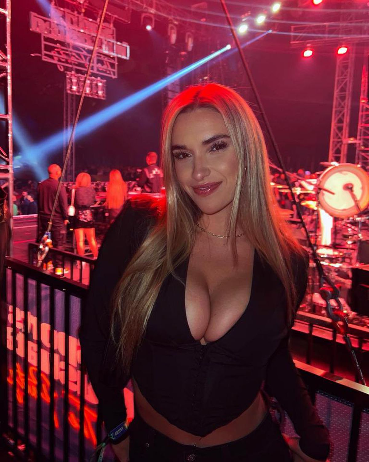 Imagini bombă! „Cea mai frumoasă jucătoare” a renunțat la sutien la petrecerea de la Super Bowl