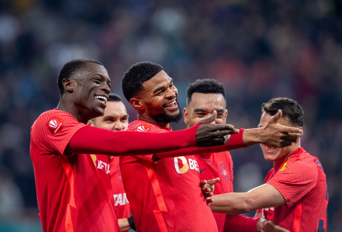 FCSB se distrează cu Petrolul și o scoate pe Rapid de pe podium! Clasamentul ACUM