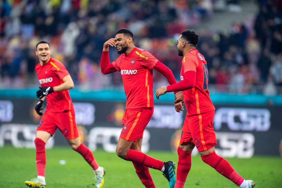 Imagine inedită pe Arena Națională în FCSB - Petrolul » Ce a făcut staff-ul lui FCSB pentru a ține legătura cu Mihai Pintilii