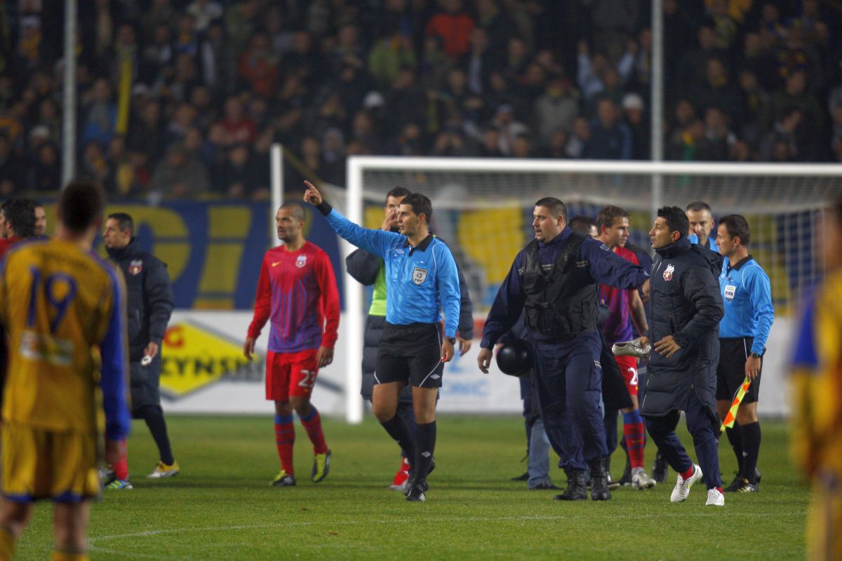 Top 3 curiozități înainte de FCSB - Petrolul: de când n-au mai câștigat „găzarii” la București, cel mai violent derby și 5 scenografii de senzație