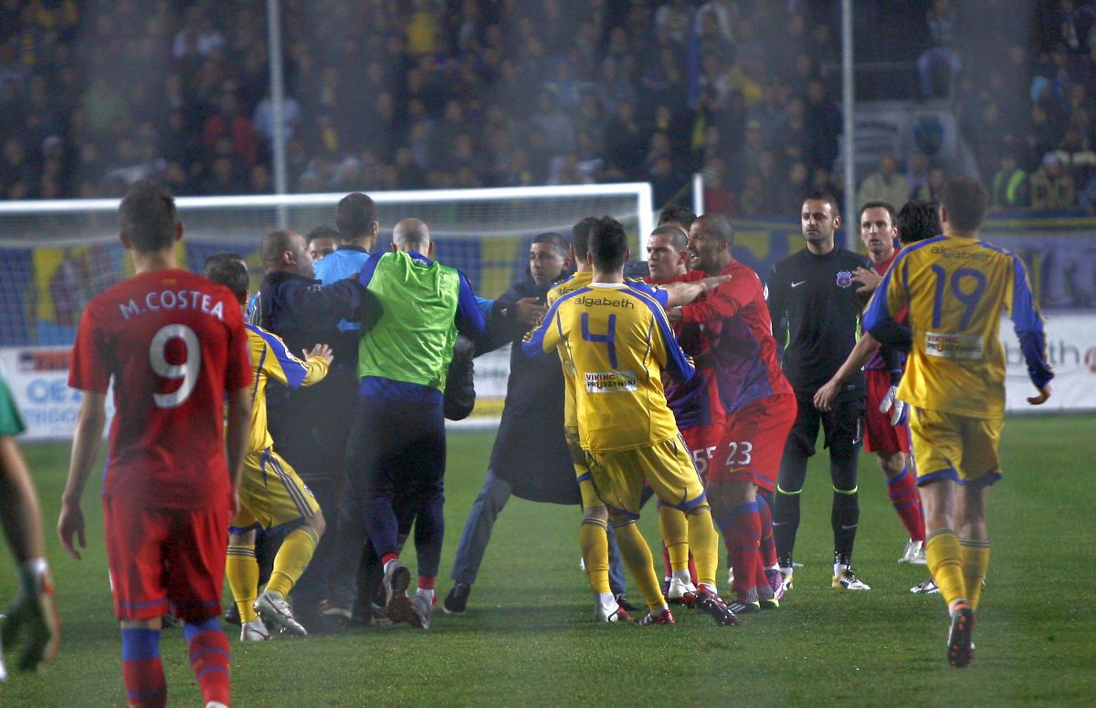 Top 3 curiozități înainte de FCSB - Petrolul: de când n-au mai câștigat „găzarii” la București, cel mai violent derby și 5 scenografii de senzație
