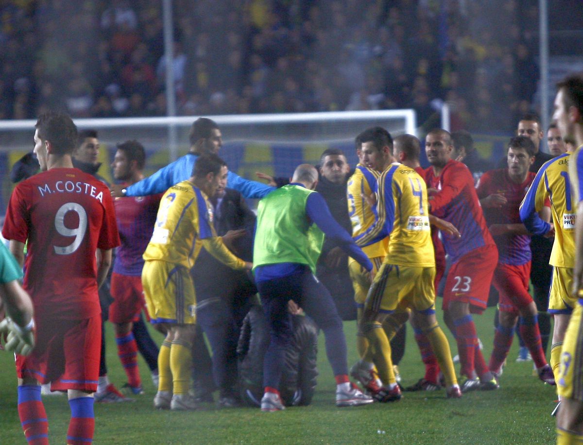 Rivalitatea FCSB - Petrolul: cel mai violent derby și 5 scenografii de senzație