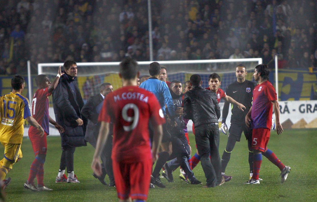 Top 3 curiozități înainte de FCSB - Petrolul: de când n-au mai câștigat „găzarii” la București, cel mai violent derby și 5 scenografii de senzație