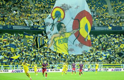 Top 3 curiozități înainte de FCSB - Petrolul: de când n-au mai câștigat „găzarii” la București, cel mai violent derby și 5 scenografii de senzație