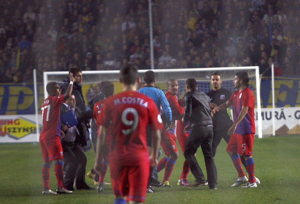 Rivalitatea FCSB - Petrolul: cel mai violent derby și 5 scenografii de senzație