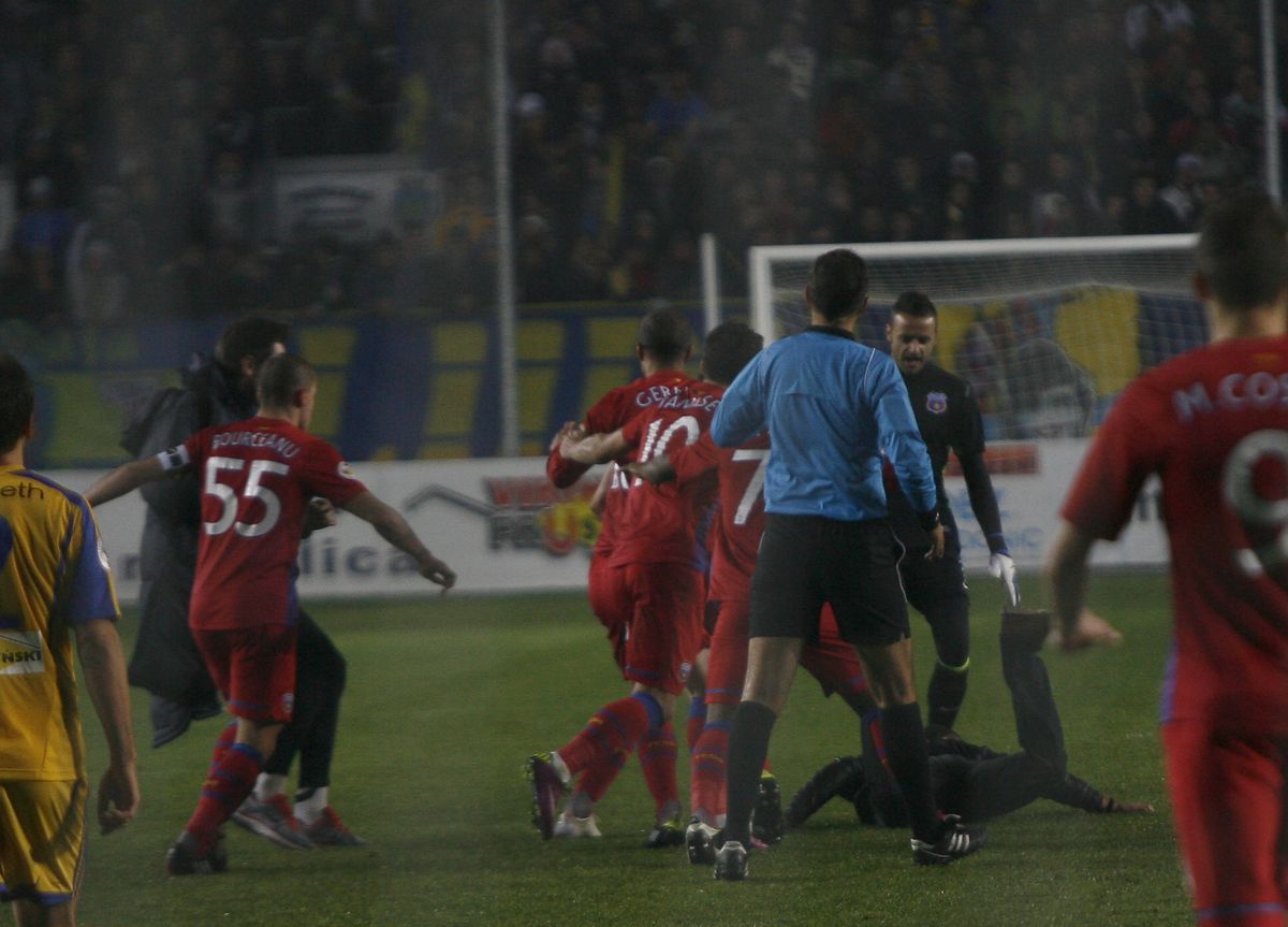 Rivalitatea FCSB - Petrolul: cel mai violent derby și 5 scenografii de senzație