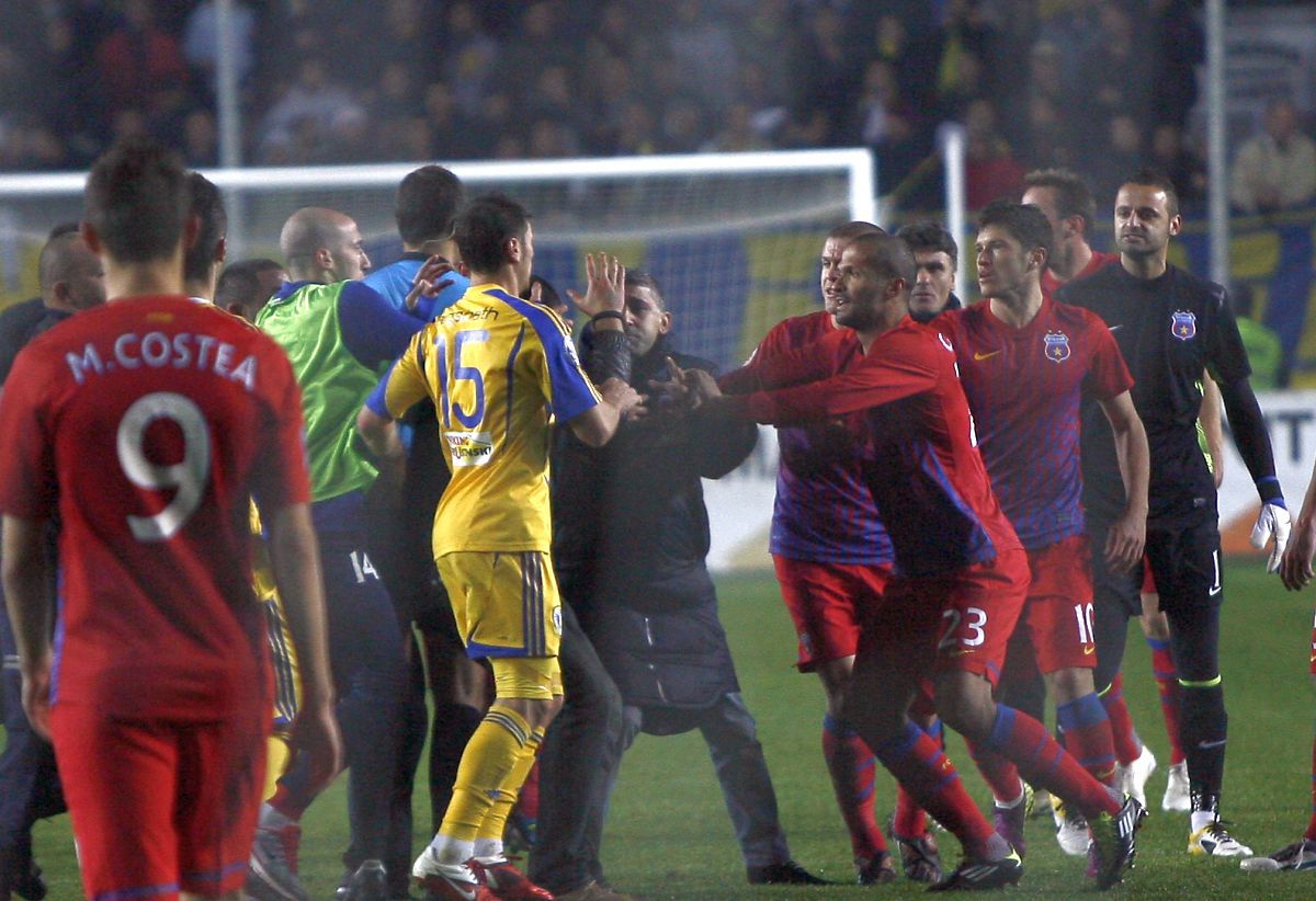 Top 3 curiozități înainte de FCSB - Petrolul: de când n-au mai câștigat „găzarii” la București, cel mai violent derby și 5 scenografii de senzație