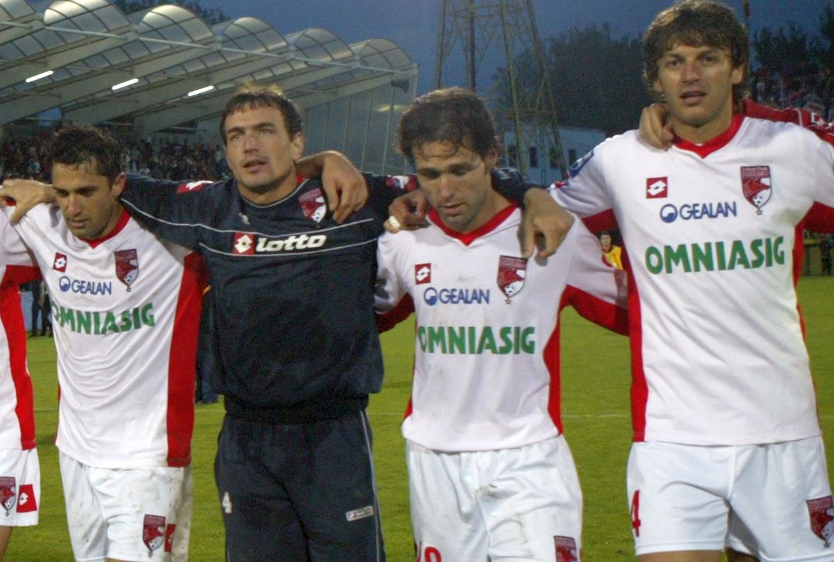 Ovidiu Burcă și Claudiu Niculescu - ieri colegi, acum adversari în meciul de care depinde viitorul lui Dinamo
