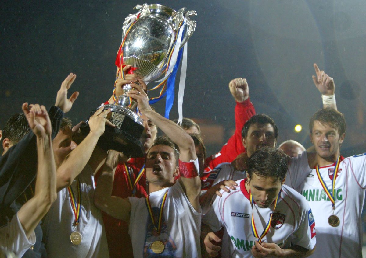 Ovidiu Burcă și Claudiu Niculescu - ieri colegi, acum adversari în meciul de care depinde viitorul lui Dinamo