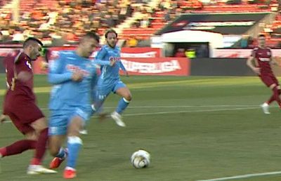 Penalty scandalos dictat de arbitru în CFR Cluj - UTA + Gol anulat și eliminare dictată cu ajutorul VAR