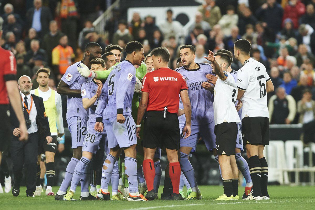 Scandal imens în La Liga: Real Madrid marcase golul victoriei, dar arbitrul a fluierat finalul meciului! „Galacticii” au sărit pe arbitru, Bellingham a văzut ROȘU!