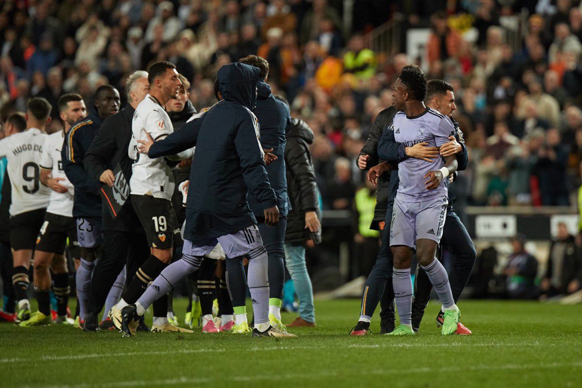 Scandal imens în La Liga: Real Madrid marcase golul victoriei, dar arbitrul a fluierat finalul meciului! „Galacticii” au sărit pe arbitru, Bellingham a văzut ROȘU!