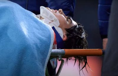 Imagini înfiorătoare pe gazon în LaLiga » Și-a lovit teribil în cap colegul, pe care l-a trimis direct la spital!