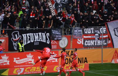 UTA Arad o învinge pe FCU Craiova. „Bătrâna Doamnă” urcă pe loc de play-off, oltenii se scufundă