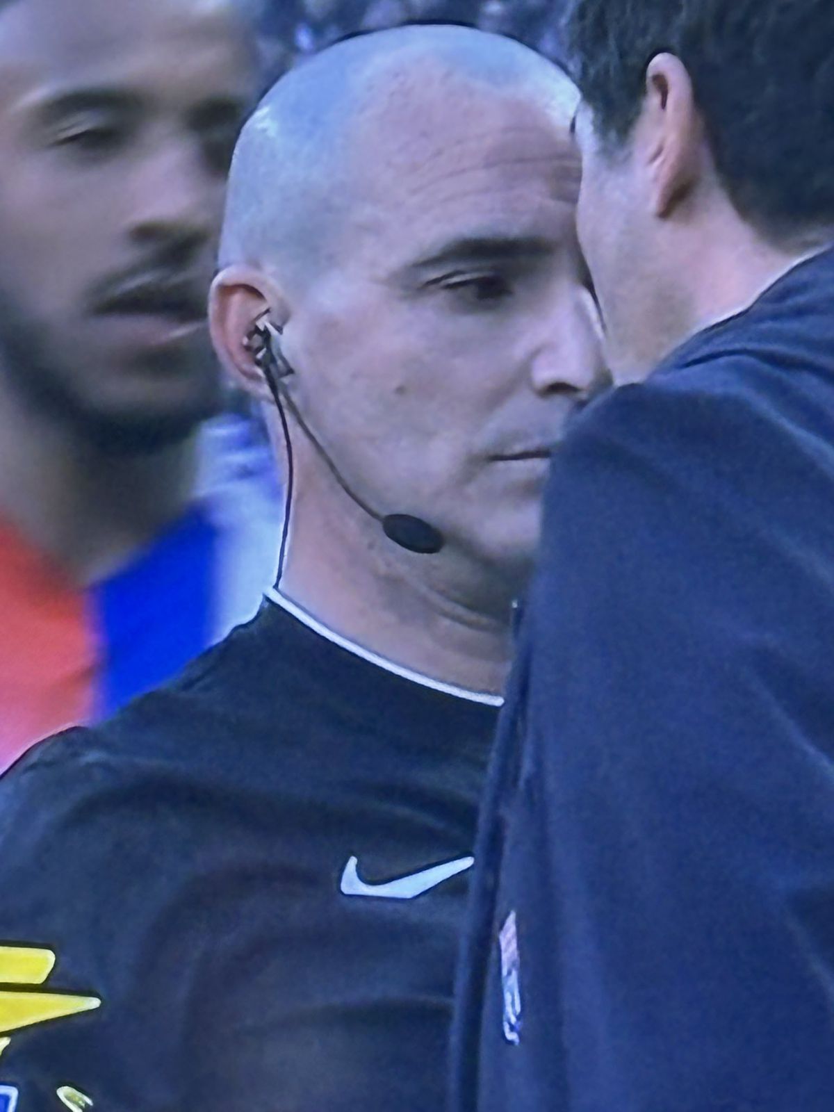 Scene reprobabile în meciul lui Lyon din Ligue 1 » Antrenorul Fonseca a sărit la arbitru: l-a lovit și a văzut „roșu”