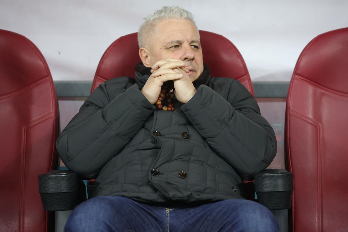 Ținuta aleasă de Șumudică pentru Rapid - FCSB » A schimbat geaca, dar a atras atenția prin alte două detalii