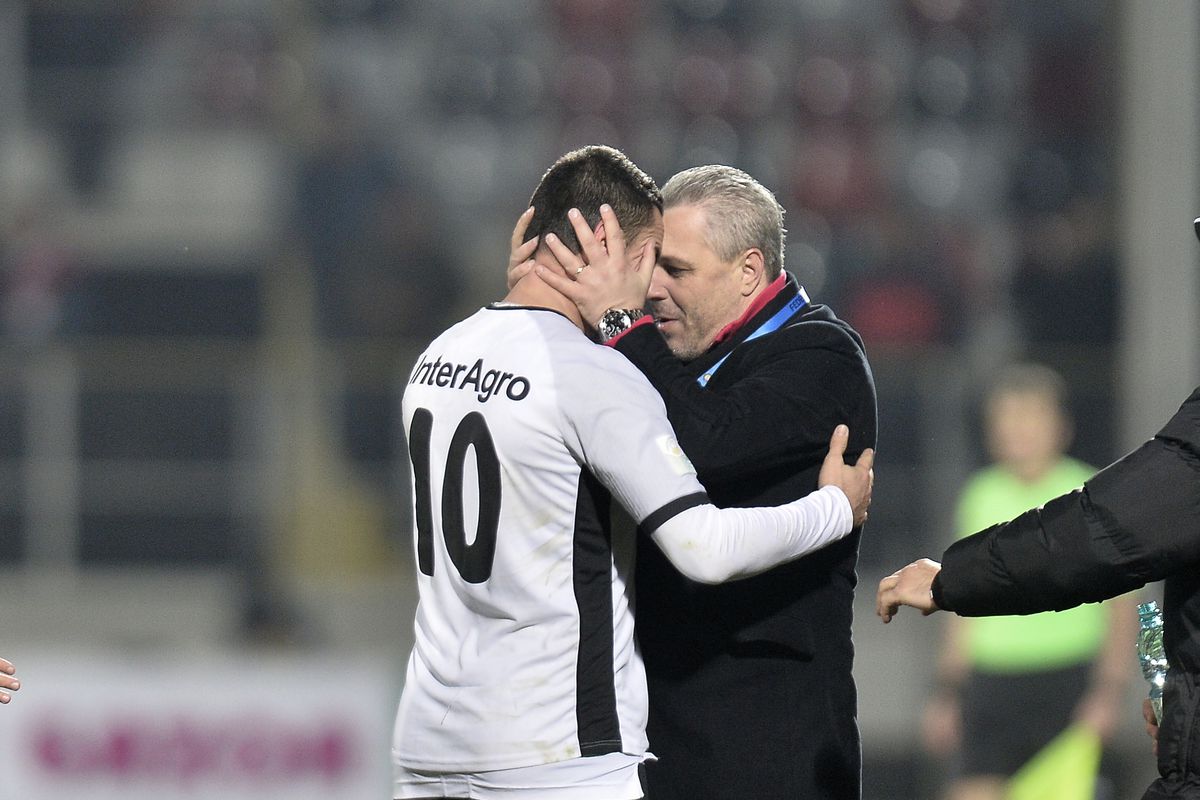 Ce s-a întâmplat la ultima victorie a lui Șumudică în fața rivalei FCSB » Vedetele care erau pe teren + cine a fost arbitru