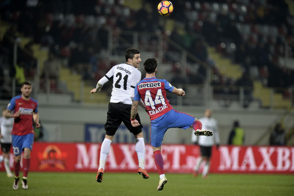 Ce s-a întâmplat la ultima victorie a lui Șumudică în fața rivalei FCSB » Vedetele care erau pe teren + cine a fost arbitru