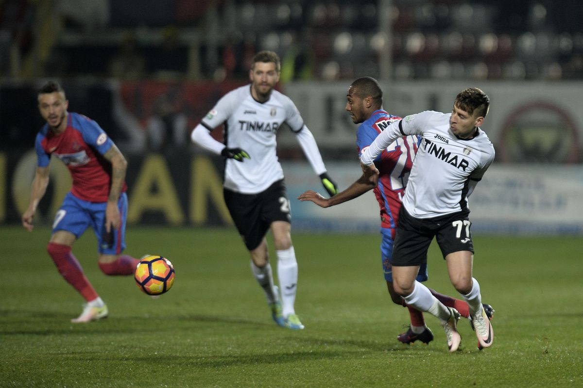 Ce s-a întâmplat la ultima victorie a lui Șumudică în fața rivalei FCSB » Vedetele care erau pe teren + cine a fost arbitru